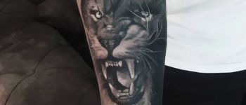 56 siyah beyaz gölgeli kükreyen aslan dövmesi - Dövme Modelleri